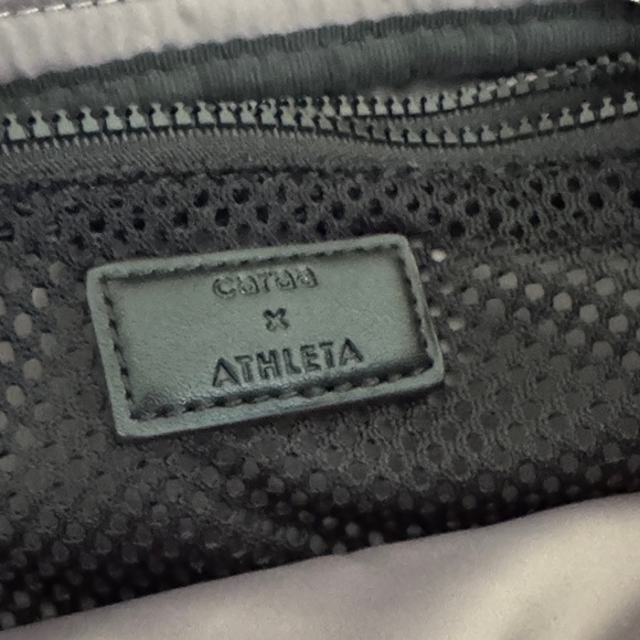 Athleta x Caraa Convertible Puffer Bag - Picture 7 of 9